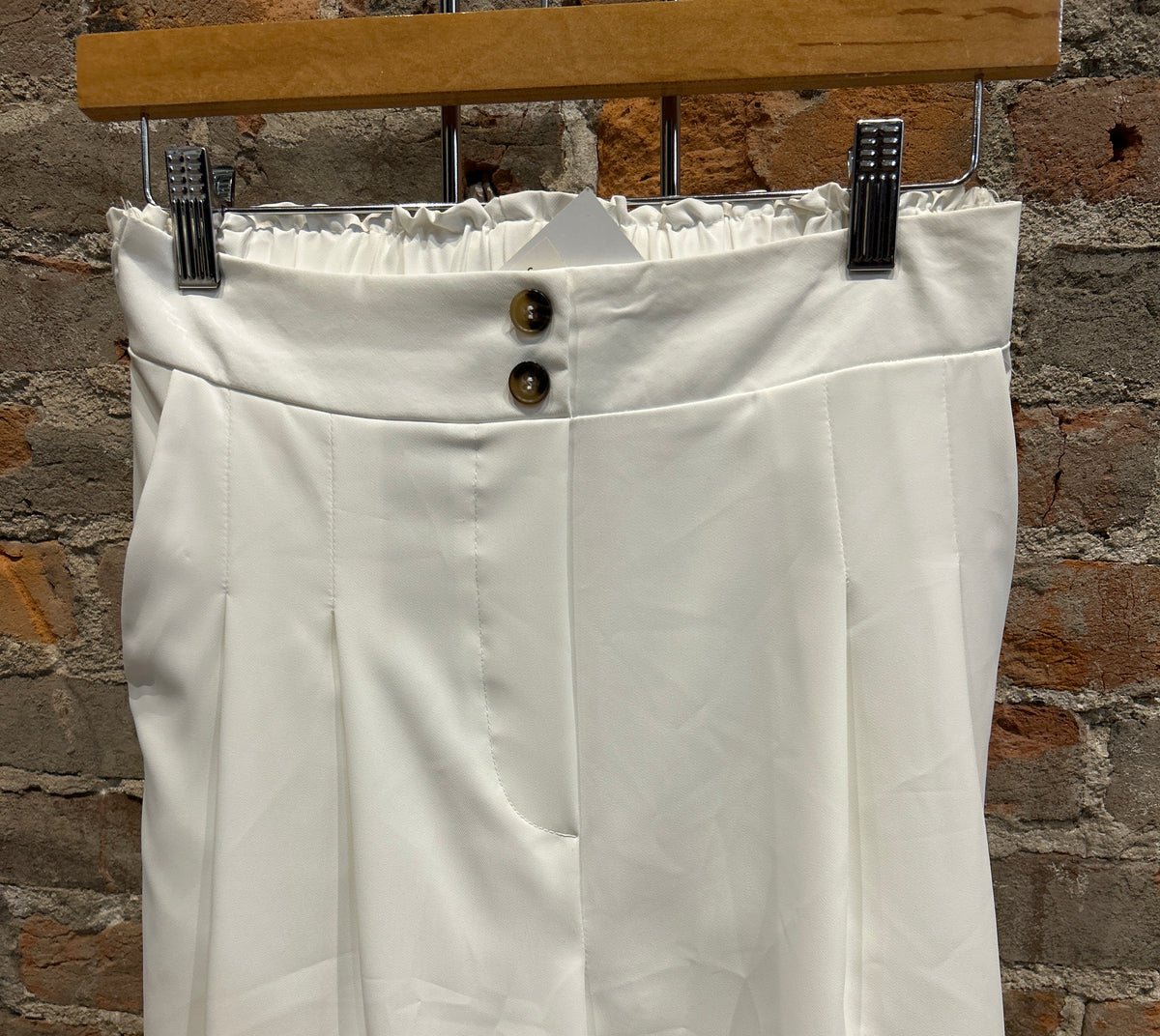 MVB Off-White Bermuda-Nellie & Dani Style House-The Funky Zebra Ames, Women's Fashion Boutique in Ames, Iowa