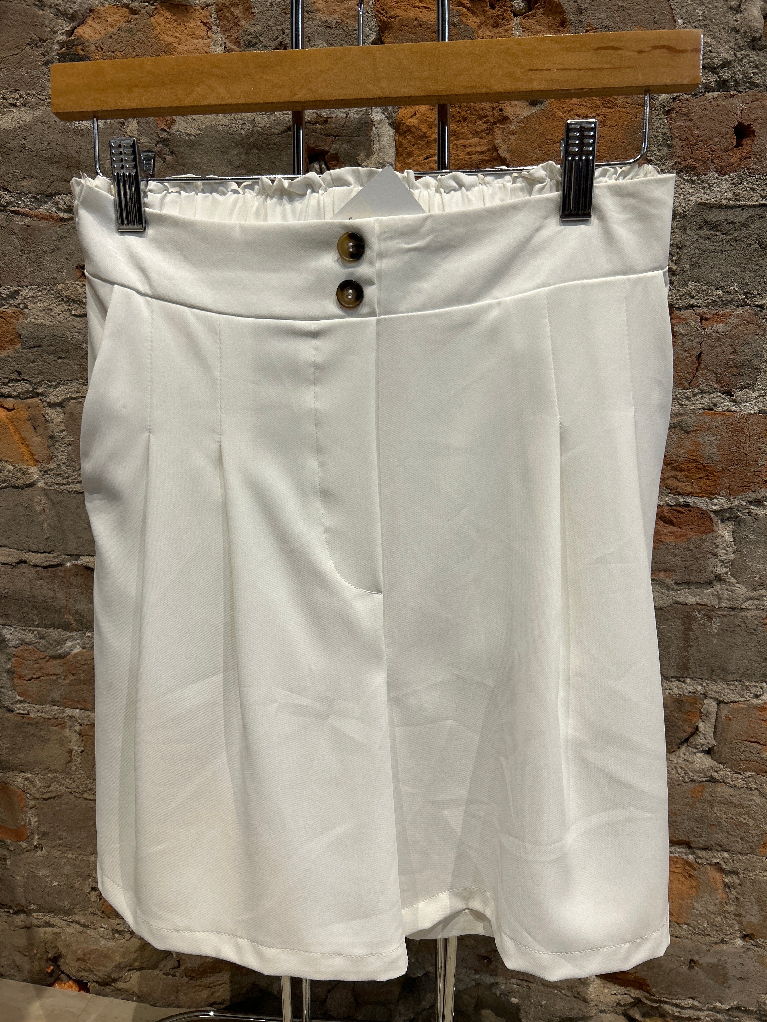 MVB Off-White Bermuda-Nellie & Dani Style House-The Funky Zebra Ames, Women's Fashion Boutique in Ames, Iowa